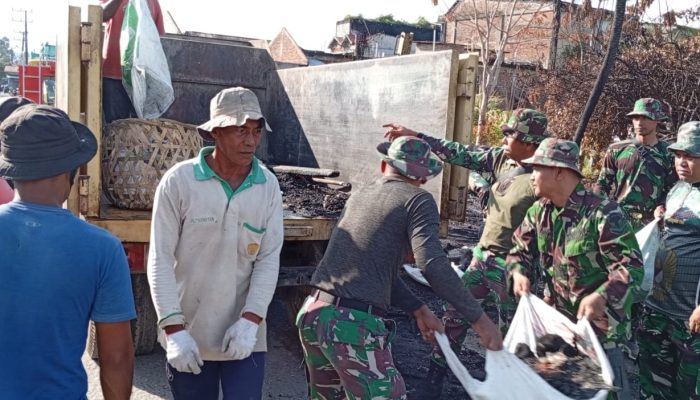 Pasca Kebakaran, Prajurit Kodam IM gotong royong bersihkan puing sisa kebakaran