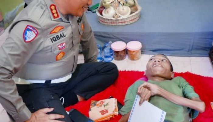 Penderita Lumpuh layu ini tercapai keinginannya Bertemu dengan Dirlantas Aceh