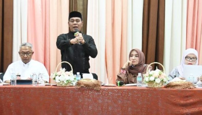 Tingkatkan Pelayanan Kesehatan, Bupati Aceh Besar Adakan Pertemuan dengan Kadis Kesehatan dan Kepala Puskesmas