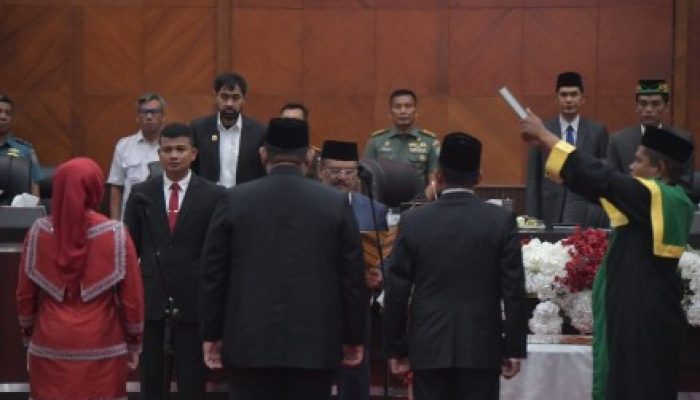 Gubernur Mualem Hadiri Paripurna Pelantikan Anggota DPRA