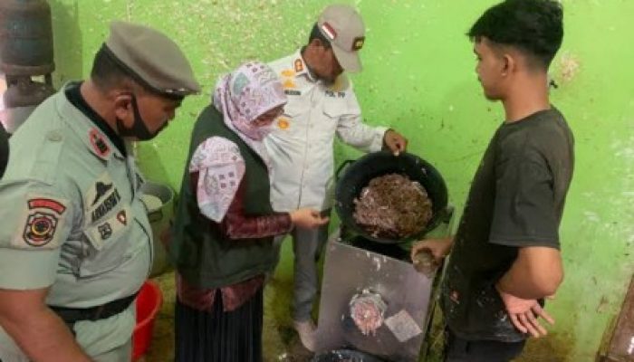 UMKM, Desak Pemko Fasilitasi Penggilingan Bakso Bersertifikat Halal di Banda Aceh