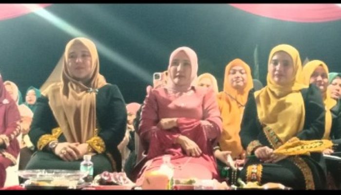 Bupati Aceh Besar H. Muharram Idris dan Ketua Dekranasda Aceh Besar Hj. Rita Mayasari Menghadiri Pembukaan Gelar TTG Aceh Tahun 2025