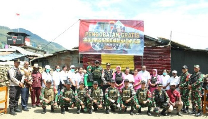 Satgas Yonif 112/DJ Gelar Pengobatan dan Pembagian Makanan Bergizi Gratis di Puncak Jaya
