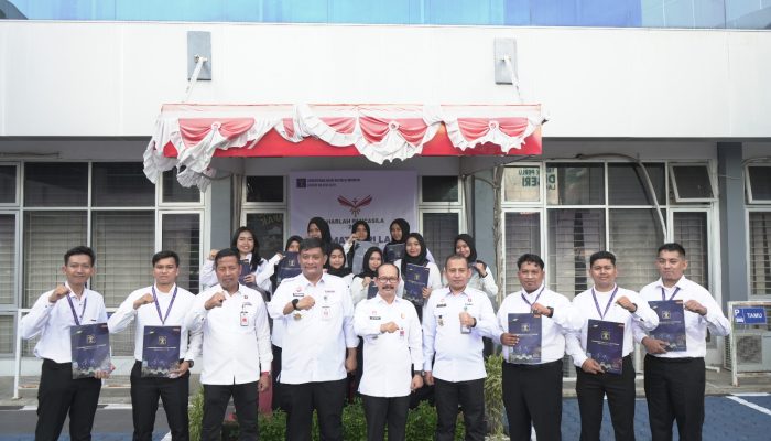 Kakanwil Kemenkum Aceh Serahkan SK kepada 14 CPNS, Tekankan Etika dan Integritas