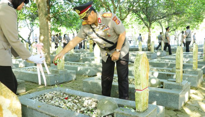 Jelang Hari Bhayangkara ke-79, Kapolda Aceh Pimpin Ziarah dan Tabur Bunga di TMP Banda Aceh