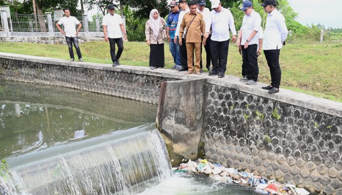 Pastikan Distribusi Air Merata, Bupati Aceh Besar Tinjau Irigasi Pertanian di Dua Kecamatan