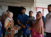 Mualem Tinjau Calon Penerima Rumah Layak Huni di Aceh Singkil