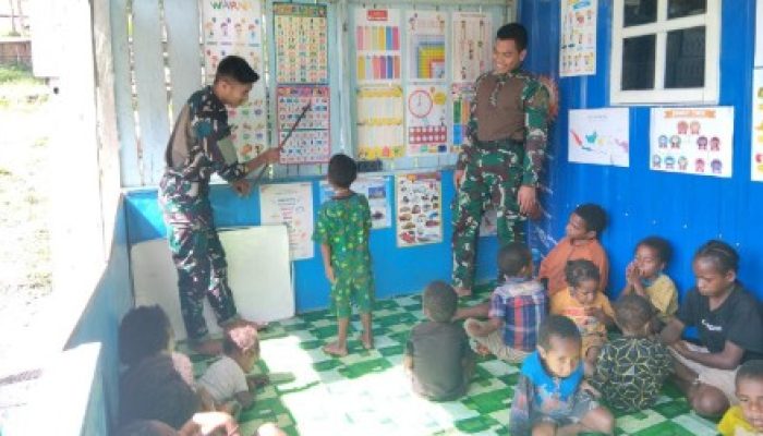 Satgas Pamtas RI-PNG Yonif 112/DJ Kodam IM jadi pengajar di Distrik Nambut, Puncak Jaya