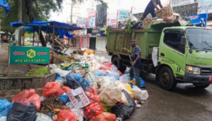 Pasca Idul Adha, DLH Aceh Besar Bersihkan Tumpukan Sampah Ilegal di Beberapa Titik
