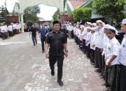 Bupati Aceh Besar Melayat ke Rumah Duka Anggota DPRA, Tgk Rasyidin Ahmad (Waled NURA)