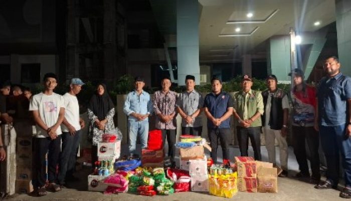 Wakil Bupati Aceh Besar Serahkan Bantuan Masa Panik untuk Korban Kebakar di Gampong Limpok