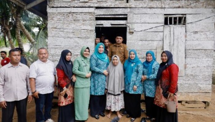 Ketua TP PKK Aceh Jemput Bola Data Warga Miskin di Aceh Selatan