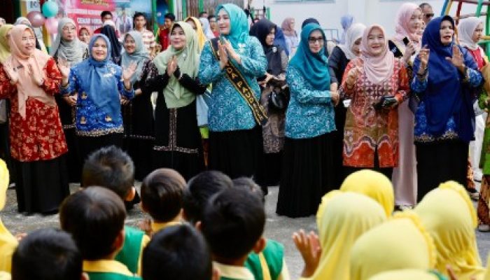 Cegah Stunting, Bunda PAUD Aceh Kunjungi Sekolah-Sekolah di Abdya