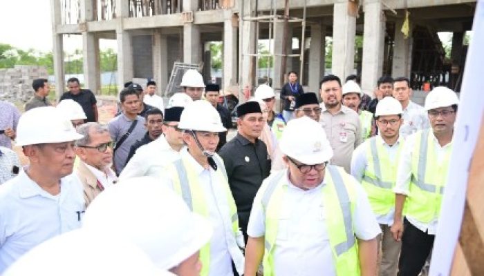 Bupati Aceh Besar Dampingi Wamen Fahri Hamzah Tinjau Pembangunan Rumah Susun Santri di Dayah DQA Aceh