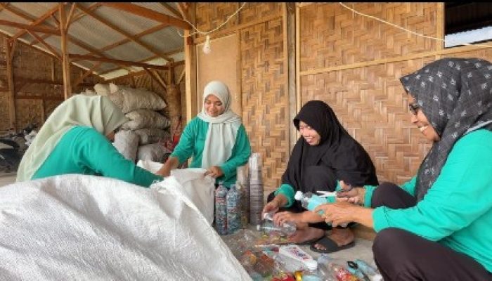 Upaya Bank Sampah Generasi Millenial Bersihkan Sampah Plastik di Kawasan Wisata Lampuuk