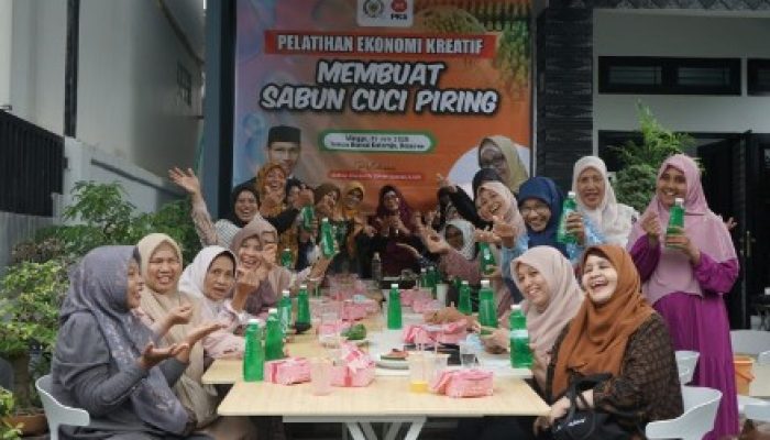 Buka Peluang Bisnis, Ibu-Ibu PKK Kuta Alam Dilatih Membuat Sabun Cuci Piring