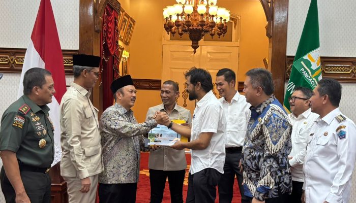 Mualem Serahkan Usulan Pembangunan Terowongan Geurutee ke Menteri PPN/Bappenas