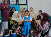 Hari Pertama Masuk Sekolah, Rita Mayasari Dampingi Bunda PAUD Aceh Tinjau MPLS di Blang Bintang