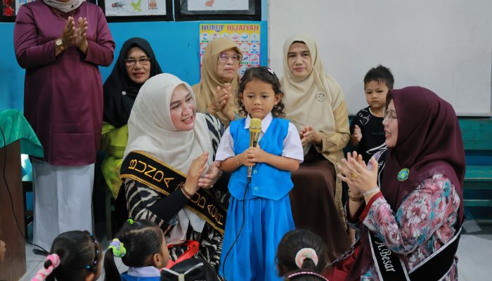 Hari Pertama Masuk Sekolah, Rita Mayasari Dampingi Bunda PAUD Aceh Tinjau MPLS di Blang Bintang