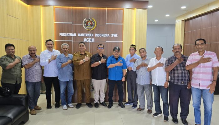 Isu LGBT, Imunisasi, dan Stunting Mengemuka pada Diskusi Kadiskes Aceh dengan Wartawan