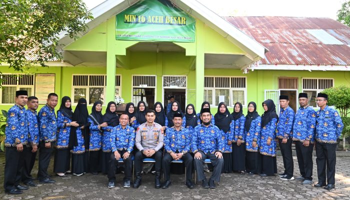 Wabup Aceh Besar Pimpin Upacara di MIN 16, Tegaskan Pentingnya Upacara Sebagai Penguat Karakter dan Nasionalisme