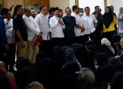 Wagub Fadhlullah Tanggapi Aksi Unjuk Rasa Nakes RSUDZA: Semua Tuntutan Akan Diproses Sesuai Regulasi