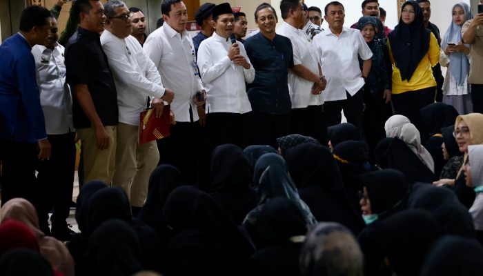 Wagub Fadhlullah Tanggapi Aksi Unjuk Rasa Nakes RSUDZA: Semua Tuntutan Akan Diproses Sesuai Regulasi