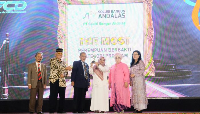 Solusi Bangun Andalas Raih Empat Penghargaan “Perempuan Berbakti 2025” dari CFCD