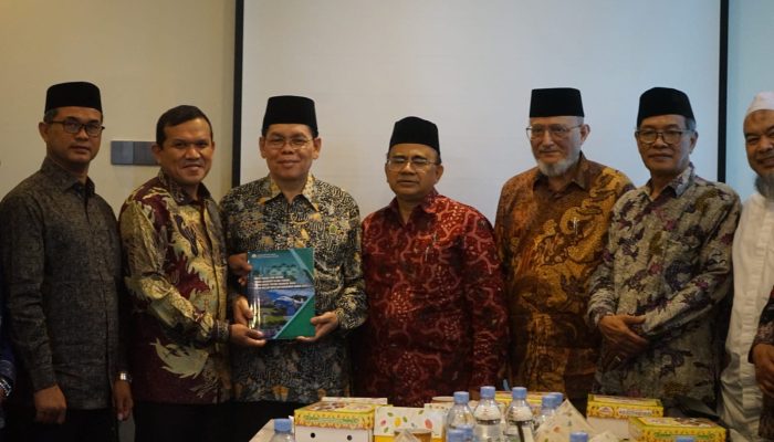 Wakil Gubernur Aceh Temui Sekjen MUI, Bahas Status Tanah Wakaf Blang Padang