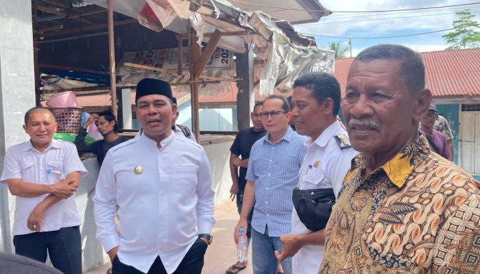 Bupati Syech Muharram Tinjau Pasar Lambaro Angan dan Bangunan Sekolah Terbengkalai
