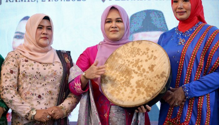 Ketua Staf Ahli TP-PKK Aceh Hadiri Parade Hari Kebaya Nasional ke-2