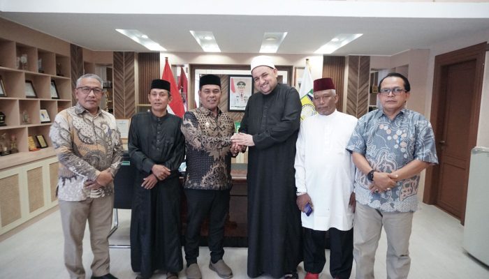 Bupati Aceh Besar Terima Kunjungan Duta Perwakilan Palestina Syekh Dr Samih Kamel Hajjaj