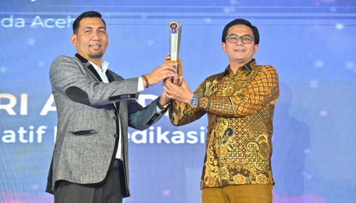Anggota DPRK Banda Aceh Menerima Penghargaan The Aceh Post Awards 2025