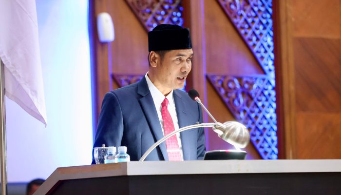 Plt Sekda Sampaikan Raqan RPJMA 2025-2029 di Rapat Paripurna DPRA