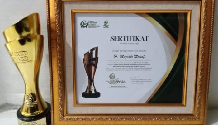 Gubernur Aceh Terima Penghargaan Kepala Daerah Terbaik di Ajang Pimred Award 2025