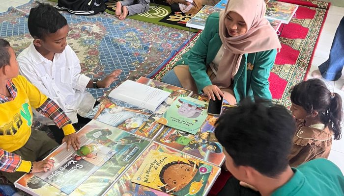 Mahasiswa USK Hidupkan Budaya Literasi di Desa Lampineung, Baitussalam