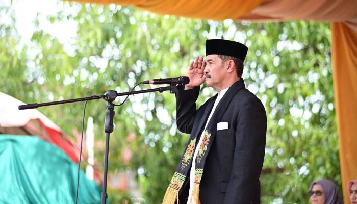 Wakil Bupati Syukri Inspektur Apel Tahunan Khutbatul ‘Arsy Ponpes Modern Abu Lam U