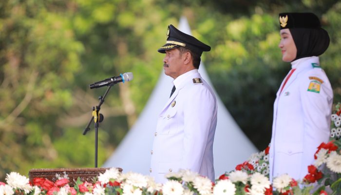 Wakil Bupati Syukri Inspektur Upacara Penurunan Bendera HUT Ke-80 RI