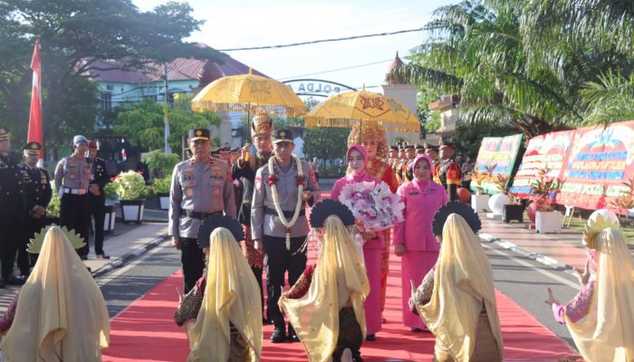 Tiba di Polda Aceh, Brigjen Marzuki Ali Basyah Disambut Tarian Ranup Lampuan