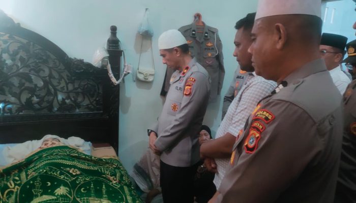 Kapolda Aceh Melayat ke Rumah Duka Istri Personel Polres Pidie