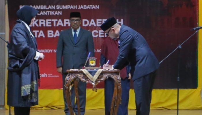 Illiza Lantik Jalaluddin sebagai Sekda Definitif Kota Banda Aceh