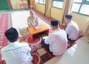 Bakal Calon Keuchik Jalani Uji Baca Al-Qur’an di KUA Sukamakmur