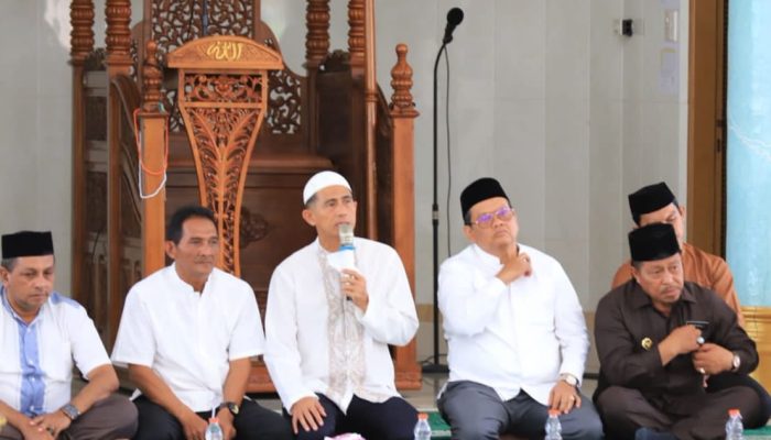 Kapolda Aceh Dipeusijuek oleh Warga Lampaseh Kota