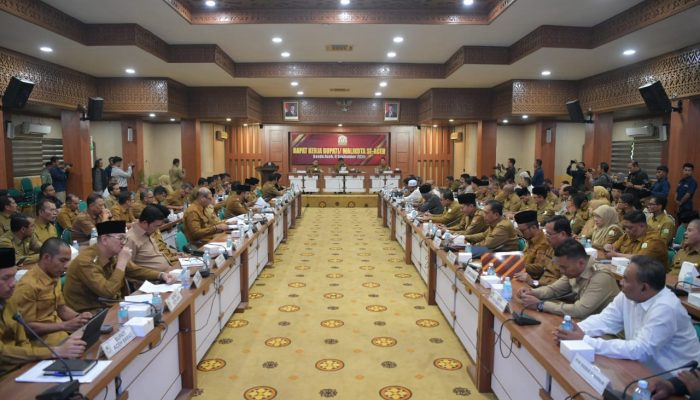 Gubernur Mualem Pimpin Rapat Kerja Bupati dan Wali Kota se-Aceh 2025