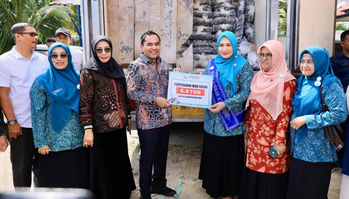 Cegah Stunting, Kak Ana Salurkan 5,4 Ton Ikan Segar untuk Warga Lhokseumawe