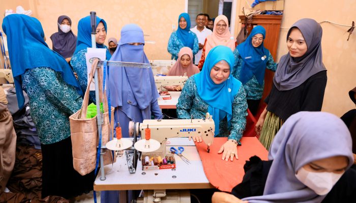 Kak Ana Kunjungi Tempat Produksi Konveksi Terjangkau dan Berkualitas di Aceh Utara