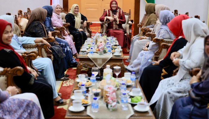 Kumpulkan Istri Mantan Panglima Wilayah, Kak Na Ajak Bangun UMKM