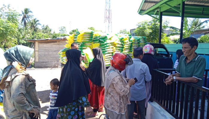 Dinas Pangan Aceh Besar Gelar Penjualan Beras SPHP Murah di Gampong Leu Ue