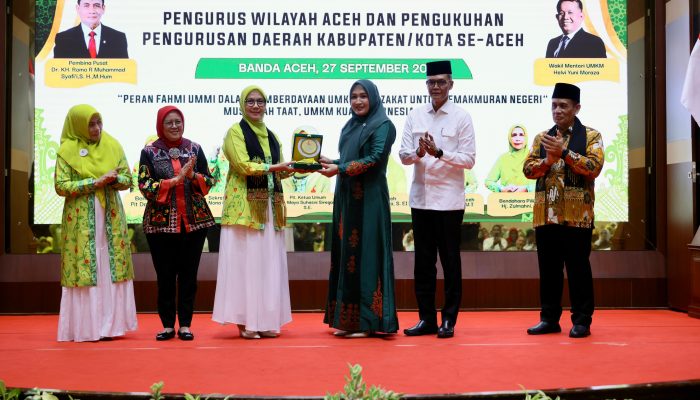 Ketua TP-PKK Aceh Hadiri Pelantikan Pengurus FAHMI UMMI Aceh