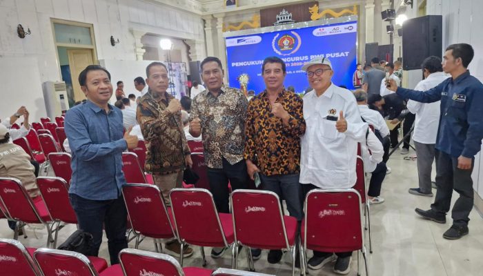 Dikukuhkan di Solo, Menkomdigi Beri Arahan kepada Pengurus PWI Persatuan